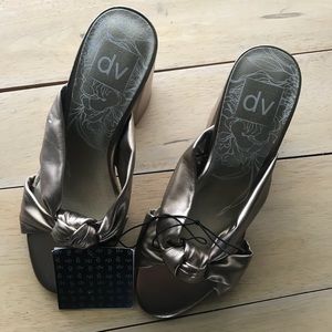 DV Dolce Vida Hydle Gold Mule NWT! W/ Flaw